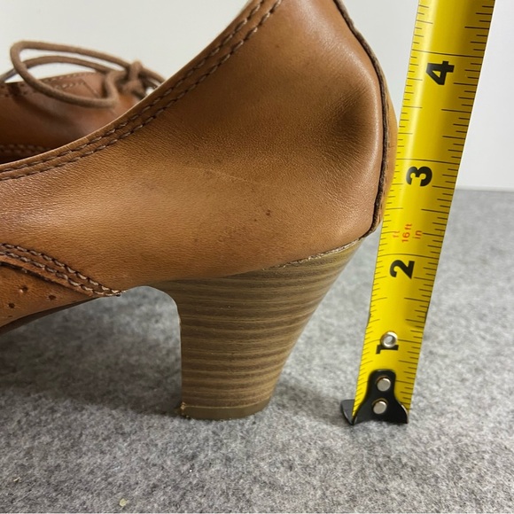 Bata Buttery Soft Tan Leather Classic Tie Heels Women’s Size 39 or US 8 - Picture 9 of 9